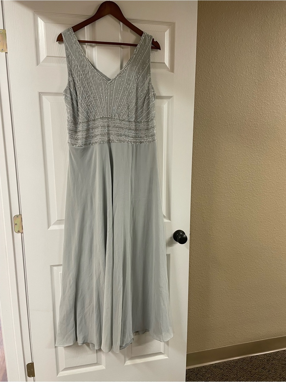J Kara Beaded V-Neck Sleeveless Maxi Dress in Light Gray